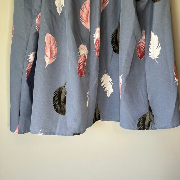 Shein Curve Bluish Gray Feather Print Tank Top Size 2XL - Picture 9 of 10